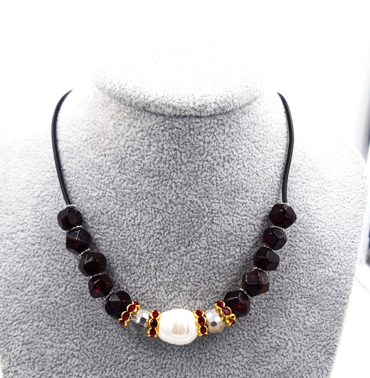 Baltic amber necklace for adults with freshwater pearl