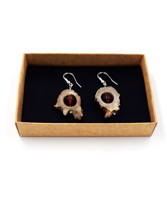 Earrings made of doe's horn and amber